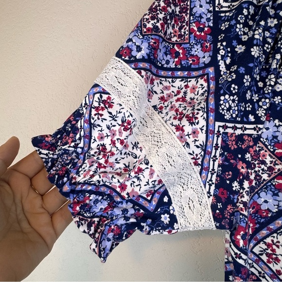 NWT Above & Beyond Women´s Blouse with Floral Desing Size L - Picture 7 of 11